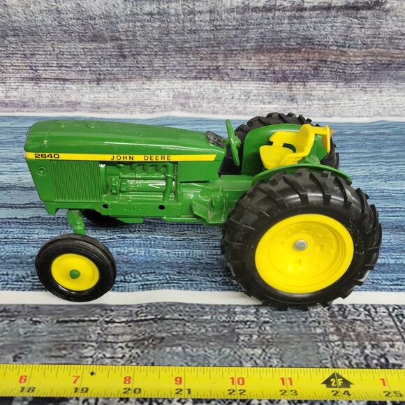Vintage 1/16 scale Ertl John Deere 2640 diecast tractor w/frontend green/yellow - Picture 5 of 10